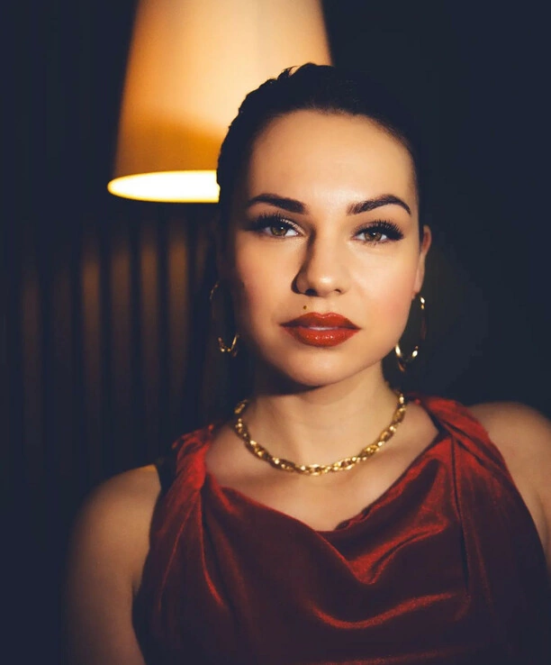 Sylwia Morcinek z Weź nie pytaj olśniewa w czerwieni: Ekskluzywna sesja fotograficzna! | ZDJĘCIA

