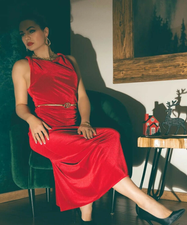 Sylwia Morcinek z Weź nie pytaj olśniewa w czerwieni: Ekskluzywna sesja fotograficzna! | ZDJĘCIA

