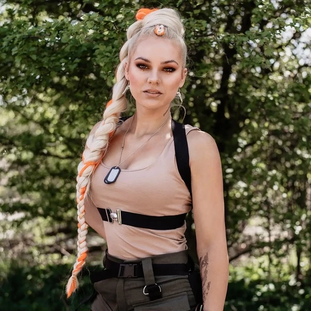 Znana wokalistka disco polo kusi w skąpym stroju na łóżku! Sylwia Morcinek z formacji Weź Nie Pytaj poruszyła wyobraźnię fanów!
