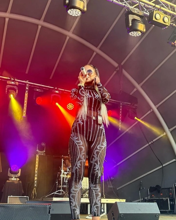 Klaudia Zielińska szokuje bielizną na scenie! Gwiazda założyła przezroczysty kombinezon! Wyglądała obłędnie?! 

