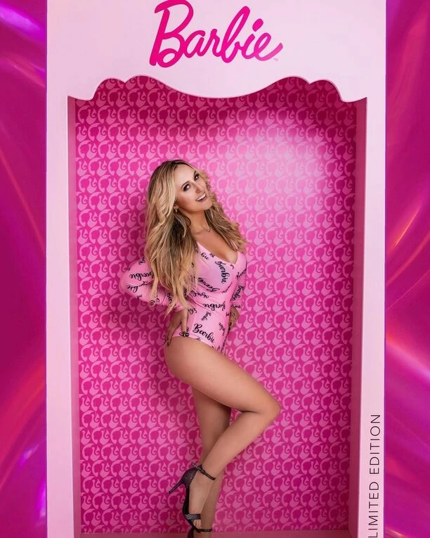 Szokująca metamorfoza! Śliczna wokalistka disco polo wygląda jak żywa lalka Barbie! Fani wstrzymali oddech! 