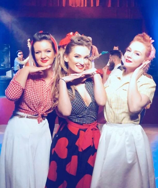 Krok od wpadki?! Wokalistka disco polo bez stanika! Uchwycony kadr wzbudza emocje! 