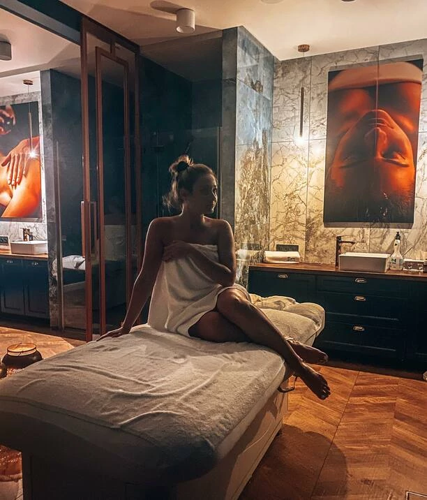 Przepiękna gwiazda disco polo w samym ręczniku! Paula Enjoy rozbudza zmysły [FOTO]