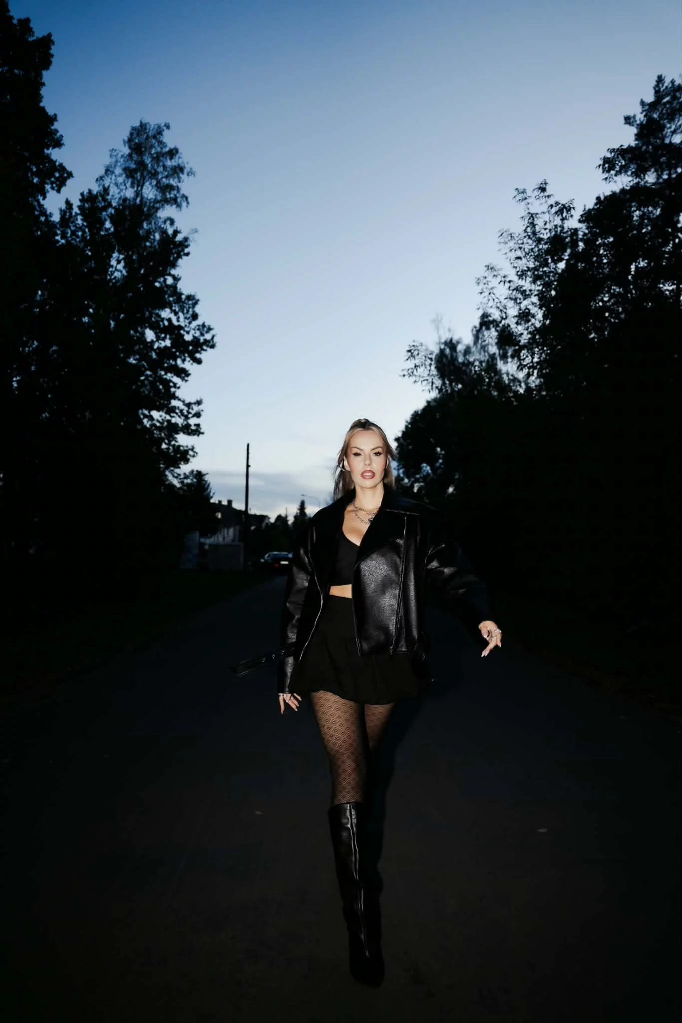 Ale gorąco! Gwiazda disco polo Paula Karpowicz-Zimecka w skąpym topie z dekoltem
