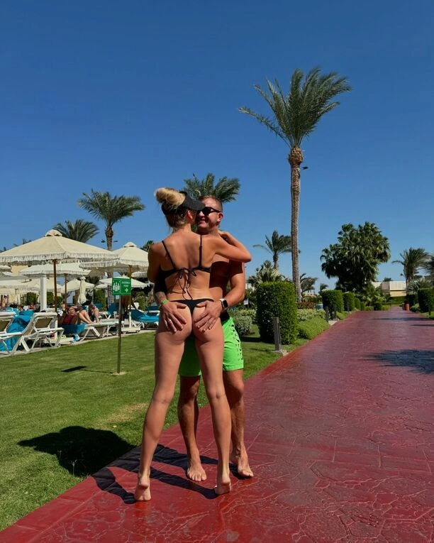 Dawid Narożny i jego żona Joanna na gorących wakacjach! Ponętne i odważne zdjęcie wywołało fale komentarzy!