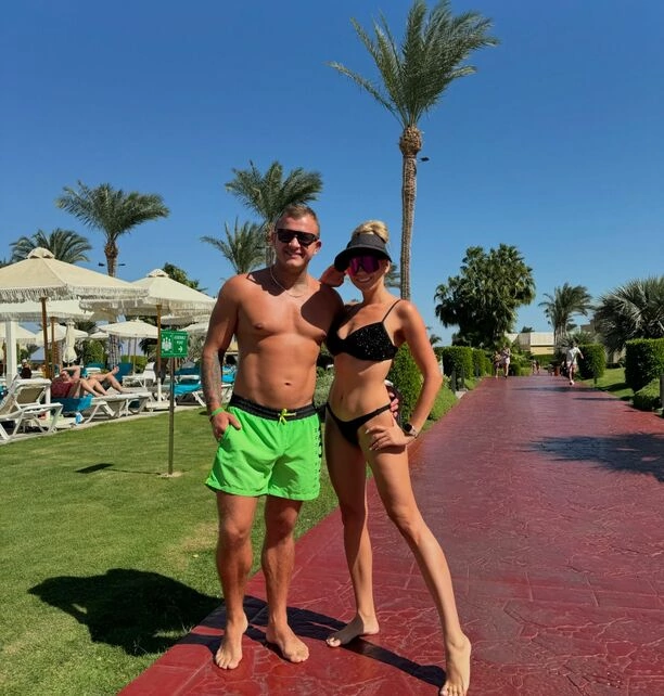 Dawid Narożny i jego żona Joanna na gorących wakacjach! Ponętne i odważne zdjęcie wywołało fale komentarzy!