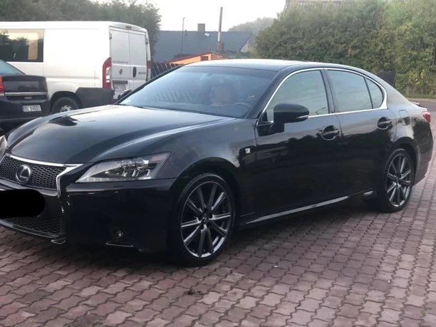 Czym jeżdżą gwiazdy disco polo?! To nie są zwykłe samochody, to są BESTIE! 