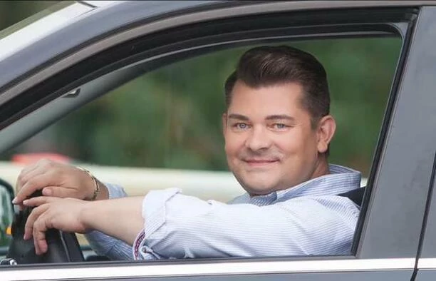 Czym jeżdżą gwiazdy disco polo?! To nie są zwykłe samochody, to są BESTIE! 