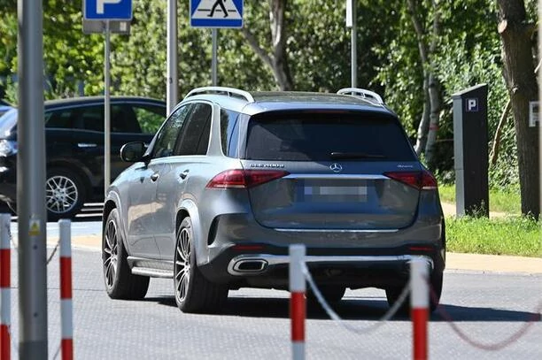 Czym jeżdżą gwiazdy disco polo?! To nie są zwykłe samochody, to są BESTIE! 