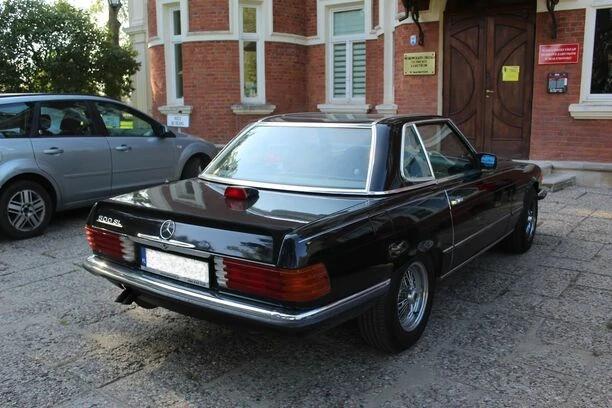 Czym jeżdżą gwiazdy disco polo?! To nie są zwykłe samochody, to są BESTIE! 