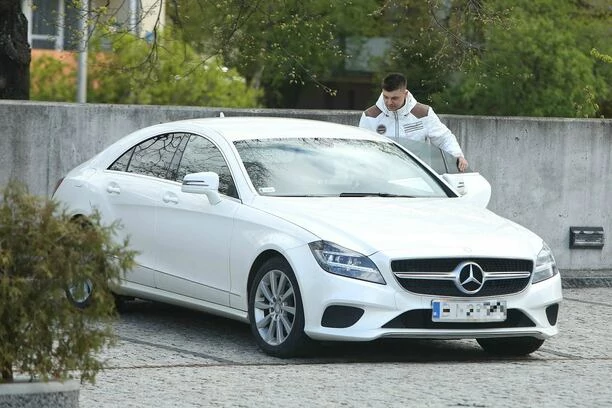 Czym jeżdżą gwiazdy disco polo?! To nie są zwykłe samochody, to są BESTIE! 