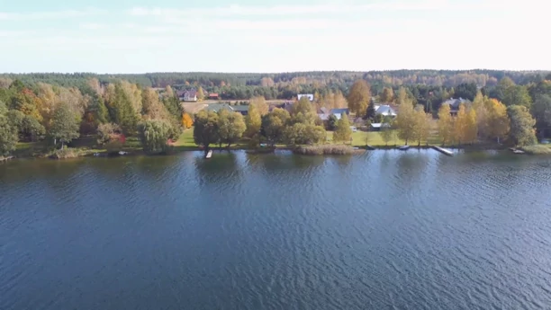 Paula Karpowicz - Topky pokazała swój dom! Śliczna gwiazda disco polo mieszka w drewnianej rezydencji nad jeziorem! [ZDJĘCIA]