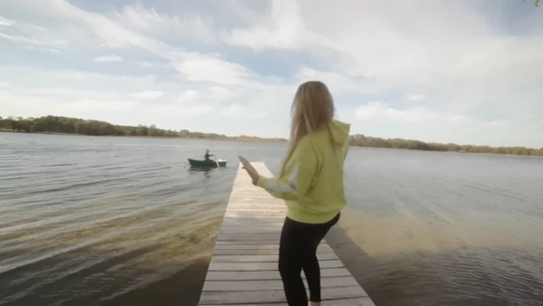 Paula Karpowicz - Topky pokazała swój dom! Śliczna gwiazda disco polo mieszka w drewnianej rezydencji nad jeziorem! [ZDJĘCIA]