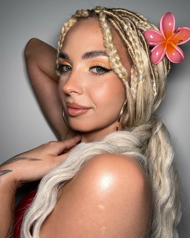 Wygląda jak gwiazda Hollywood?! Natalia Siemieniecka w makijażu Anny Żmojda! Gwiazda disco polo podbija sieć! 