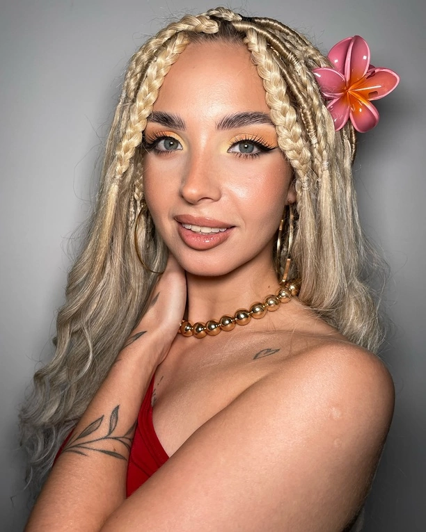 Wygląda jak gwiazda Hollywood?! Natalia Siemieniecka w makijażu Anny Żmojda! Gwiazda disco polo podbija sieć! 