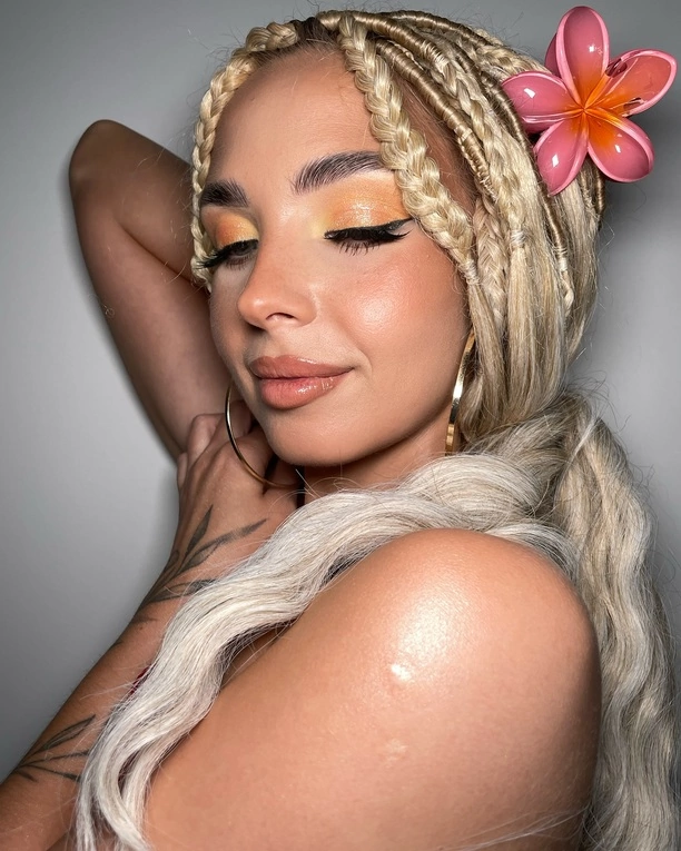 Wygląda jak gwiazda Hollywood?! Natalia Siemieniecka w makijażu Anny Żmojda! Gwiazda disco polo podbija sieć! 