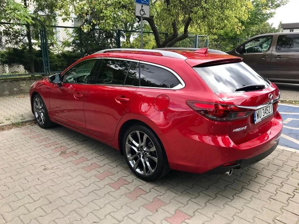 Skradziono auto znanemu producentowi disco polo! W środku było coś cennego! 