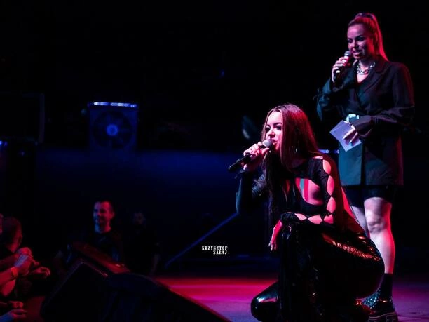 Nie uwierzysz, jak pięknie i ponętnie wygląda Angelika Żmijewska gwiazda zespołu Topky! Jej uroda oszałamia wszystkich!