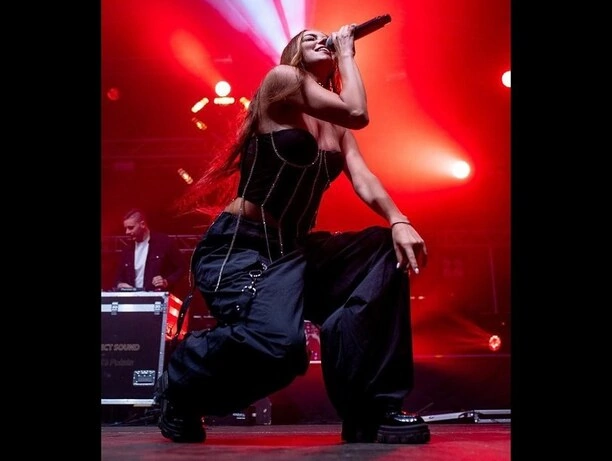 Nie uwierzysz, jak pięknie i ponętnie wygląda Angelika Żmijewska gwiazda zespołu Topky! Jej uroda oszałamia wszystkich!