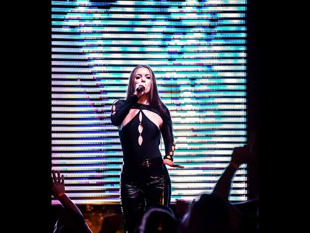 Nie uwierzysz, jak pięknie i ponętnie wygląda Angelika Żmijewska gwiazda zespołu Topky! Jej uroda oszałamia wszystkich!