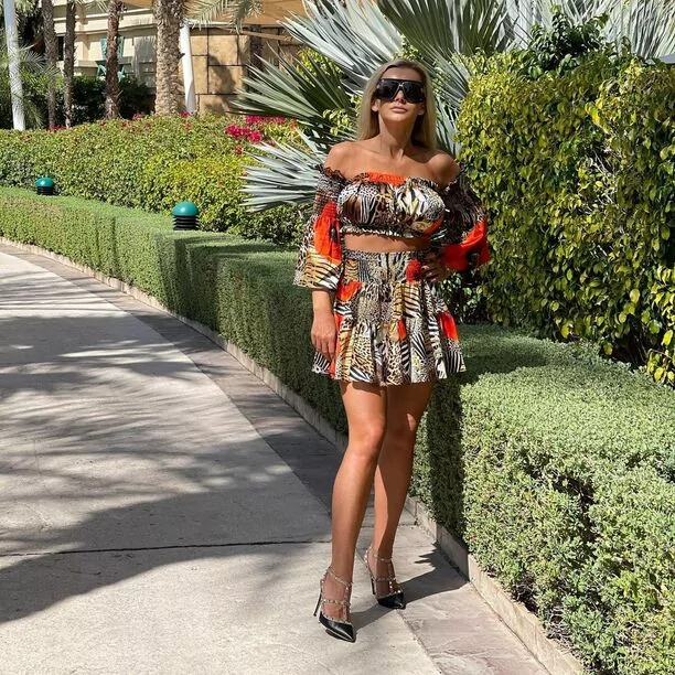 Gwiazda disco polo czaruje długimi nogami! Wygląda jak modelka światowych wybiegów!