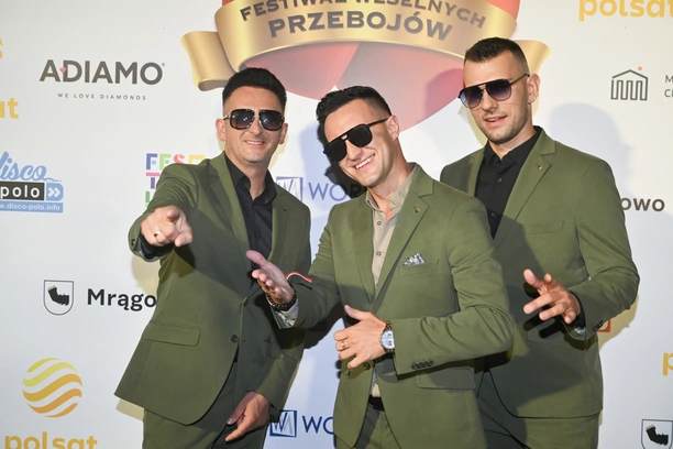 Playboys zaskoczyli na Festiwalu Weselnych Przebojów! Nowa odsłona „Filmowej Miłości” podbiła serca publiczności!

