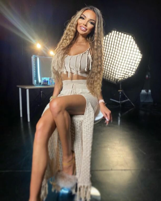 Śliczna wokalistka disco polo zachwyca długimi nogami w nowym reality show! To będzie telewizyjny hit tej jesieni?! 