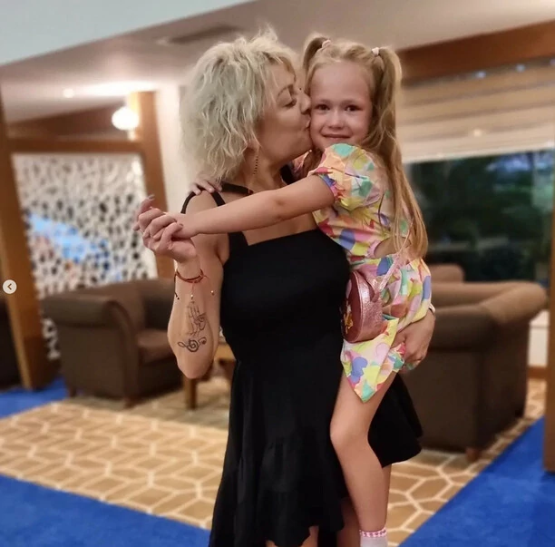 Kuba Urbański na rodzinnych wakacjach z Magdą Narożną?! Znany gwiazdor disco polo zachwycony ”Akumulatory naładowane ”