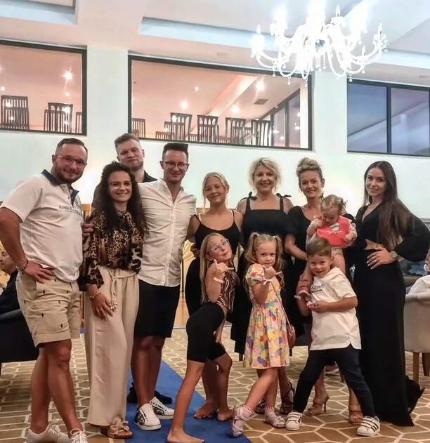 Kuba Urbański na rodzinnych wakacjach z Magdą Narożną?! Znany gwiazdor disco polo zachwycony ”Akumulatory naładowane ”