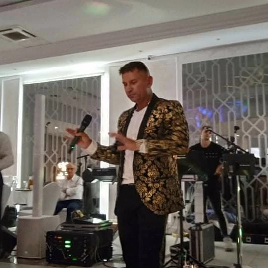 Uwielbiany gwiazdor disco polo dał popis na weselu! Tej imprezy już nikt nie zapomni! 