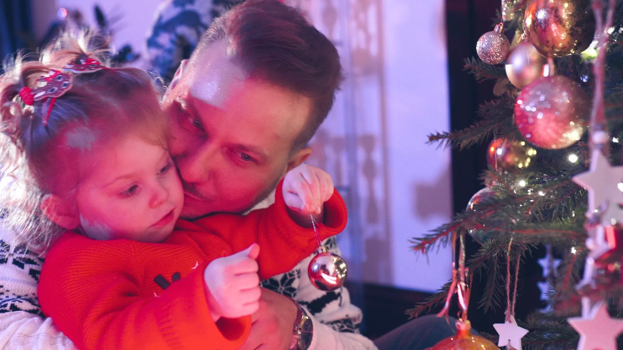 Córka Magdy Narożnej w teledysku zespołu Piękni i Młodzi! Grupa disco polo zaskoczyła nowością! 