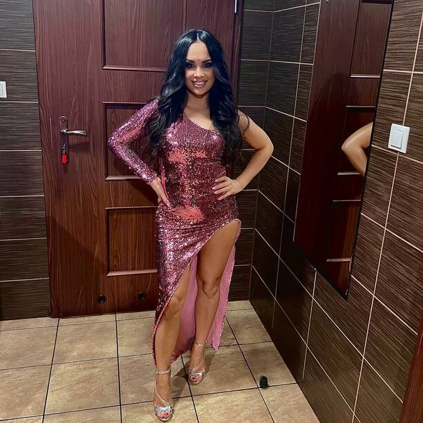 Milena Grzywacz z zespołu Szpilki w wyjątkowej odsłonie! Gwiazda disco polo zachwyca odważną stylizacją! 