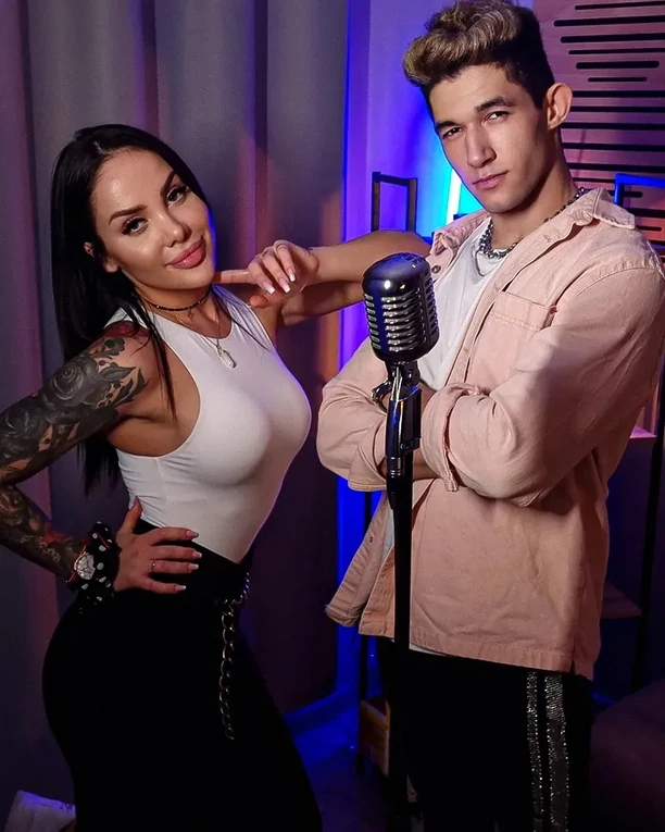 Gorący zdjęcia ponętnej wokalistki disco polo! Artystka odważnie odsłoniła kobiece walory! FOTO Fani zachwyceni! 