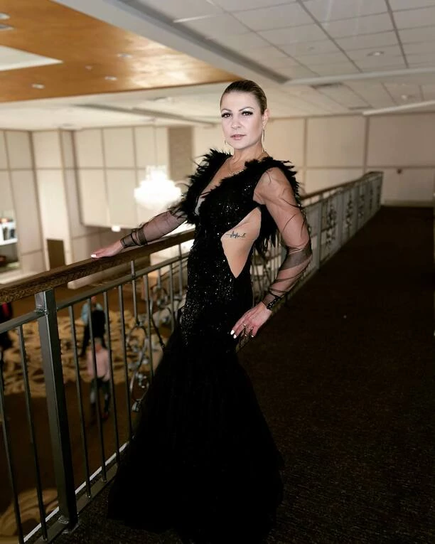 Mega ponętna Magdalena Narożna! W takim stroju gwiazda weszła na scenę! Fani „wyglądasz jak miliard dolarów„