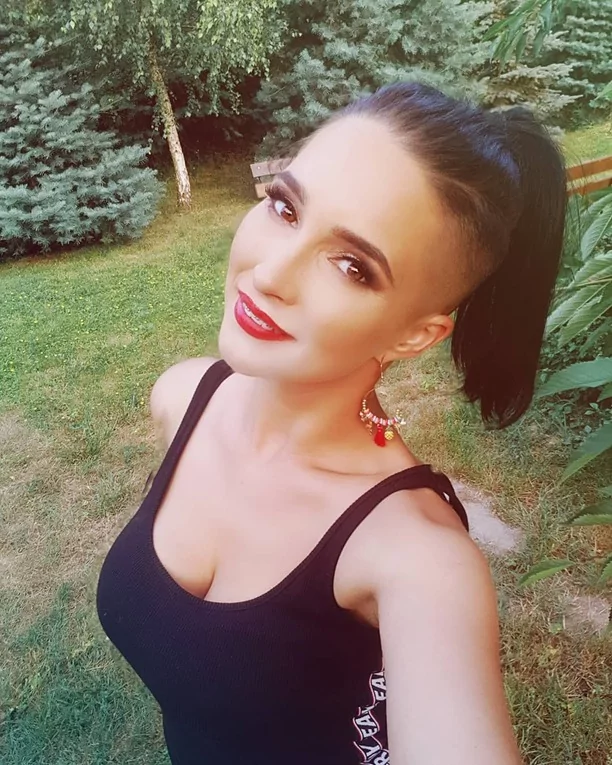 Co powiecie na taki strój wokalistki disco polo?