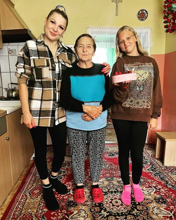 Wzruszające zdjęcie uwielbianej gwiazdy disco polo! Magdalena Narożna - Piękni i Młodzi przedstawiła swoją babcię!