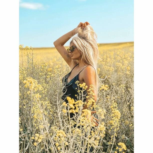 HOT! Małgorzata Główka Camasutra zaskakuje swoich fanów niesamowitą sesją zdjęciową! Co zobaczyliśmy na tych fotografiach w polu rzepaku?