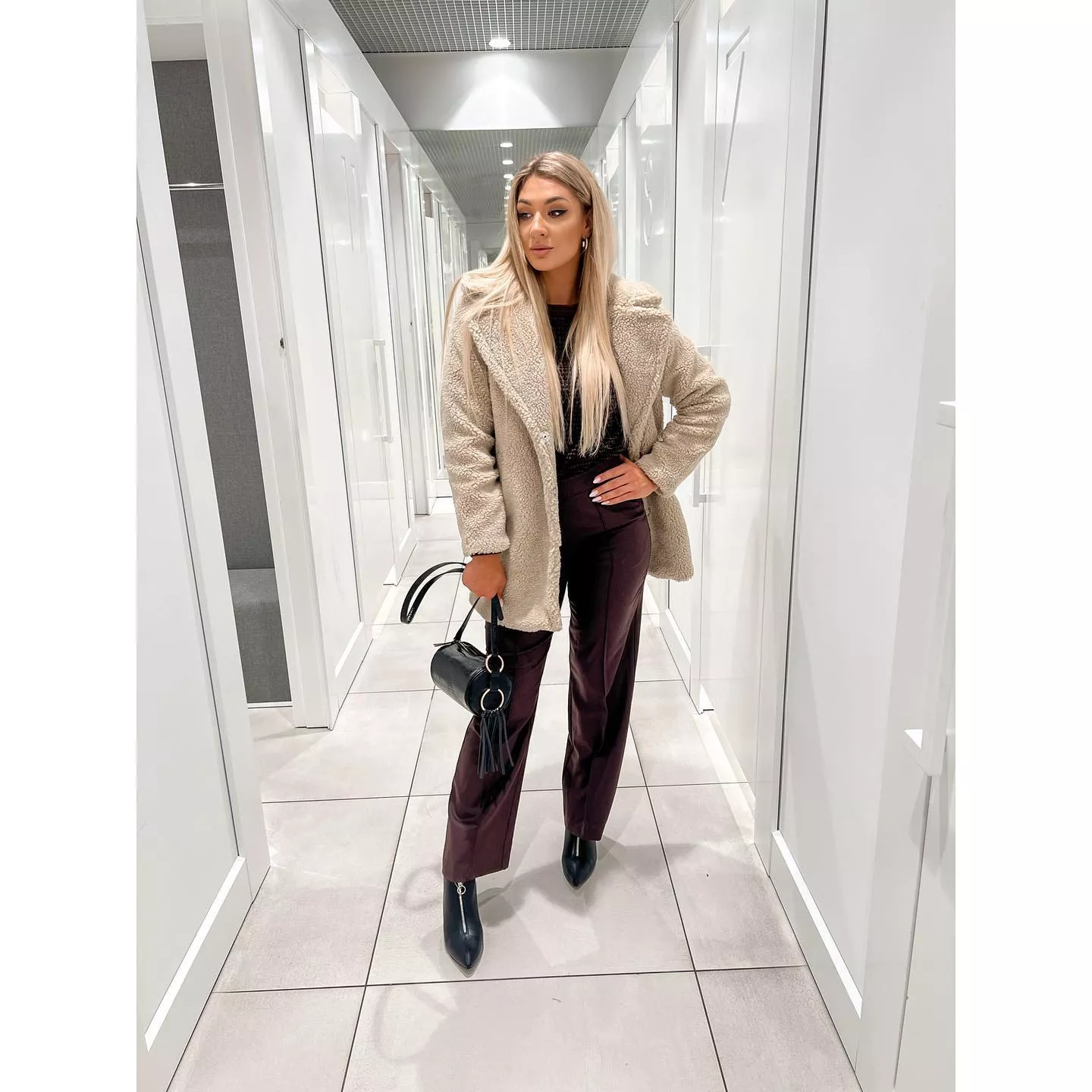 Gwiazda disco polo w zaskakującej, jesiennej stylizacji! Tak prezentuje się piękna Małgorzata Grabda poza domem! 