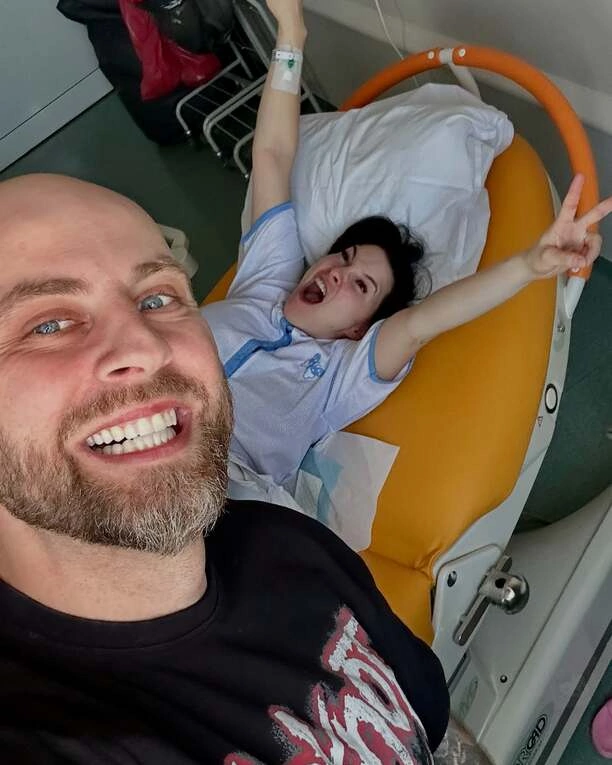 GRATULACJE! Liderka zespołu Daj To Głośniej Emila Sanecka urodziła córeczkę! 