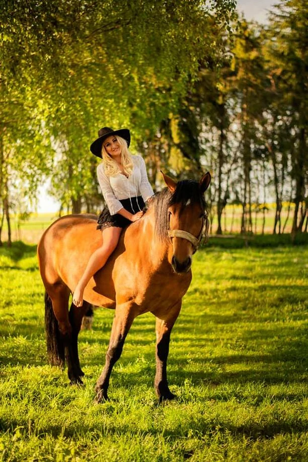 Artystka disco polo pokazała efekty wyjątkowej sesji zdjęciowej! Wygląda jak zawodowa modelka?!