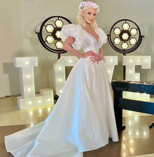 Elwira Mejk odsłoniła karty! Znana gwiazda disco polo zdradziła kulisy nowej produkcji! Szykuje się hit wszystkich wesel?! 