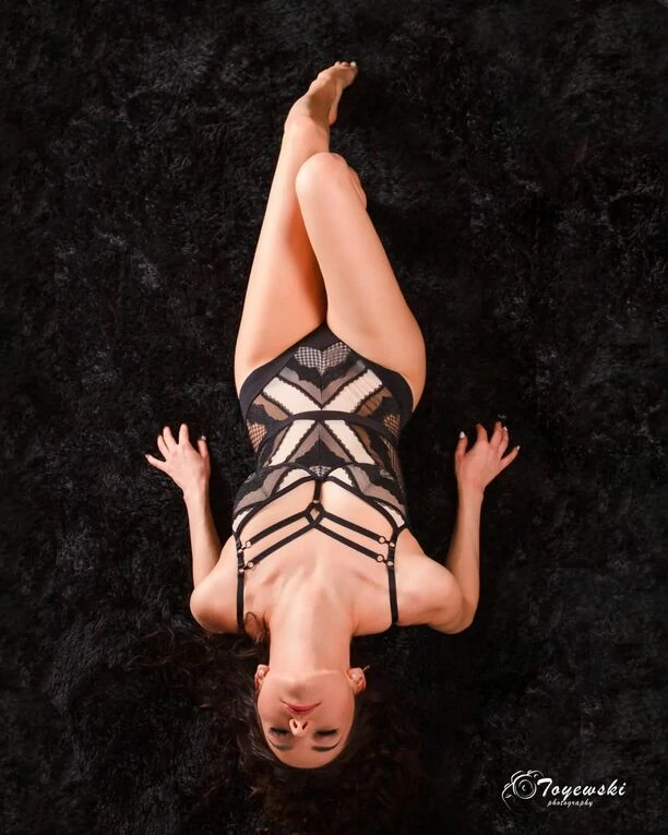 Angelika Żmijewska zaskakuje w seksownej sesji! GORĄCE zdjęcia