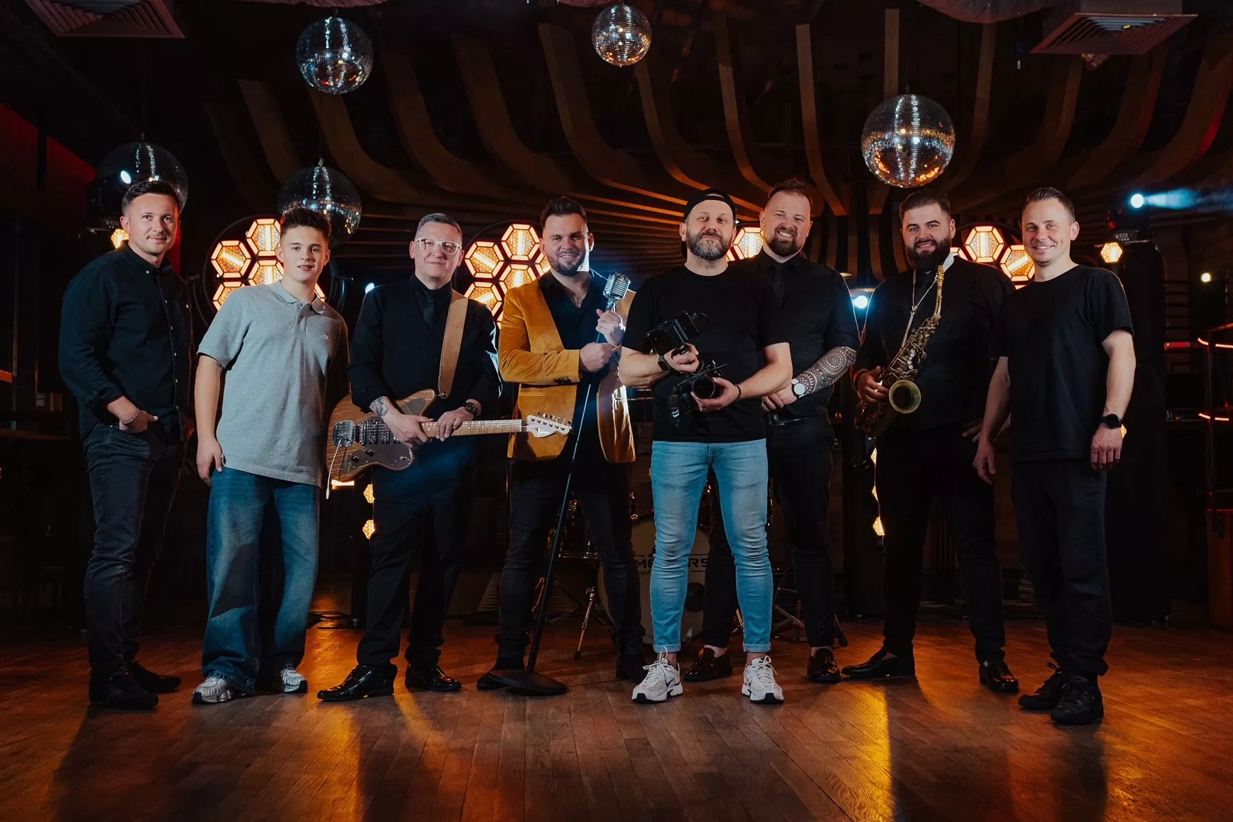 Bomba od Demeters. Autorska piosenka „Jeszcze jedna noc" miesza disco polo z klimatem lat 20.