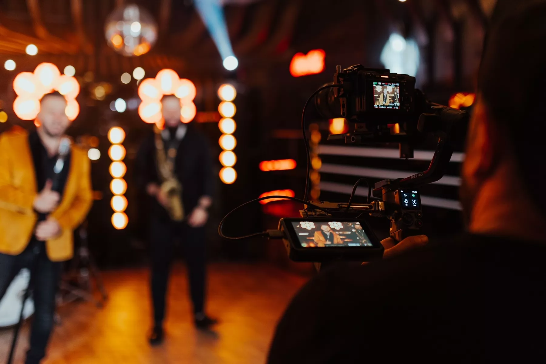 Bomba od Demeters. Autorska piosenka „Jeszcze jedna noc" miesza disco polo z klimatem lat 20.