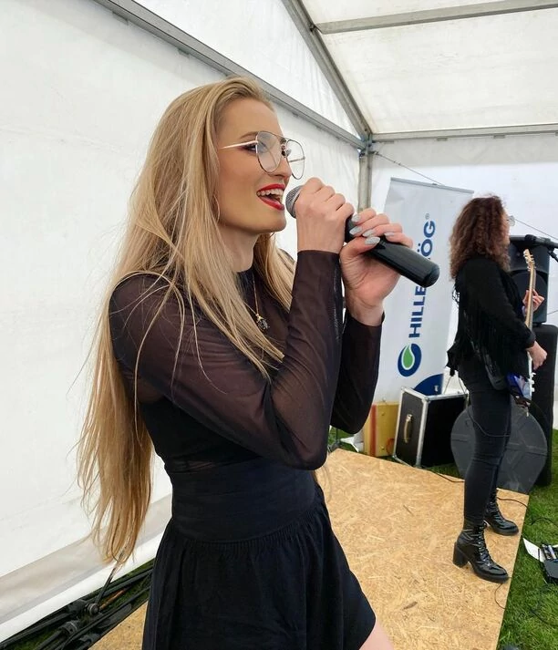 Uwielbiana wokalistka disco polo odświeżyła wizerunek! Mała zmiana zagwarantowała Jej efekt WOW!