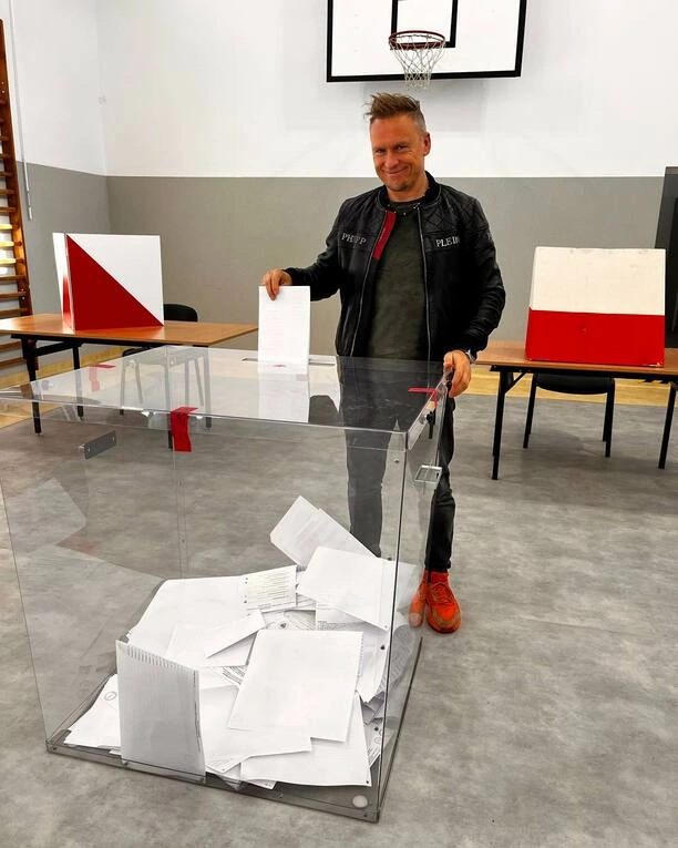 Gwiazdy disco polo na wyborach! Kto już oddał swój głos?!

