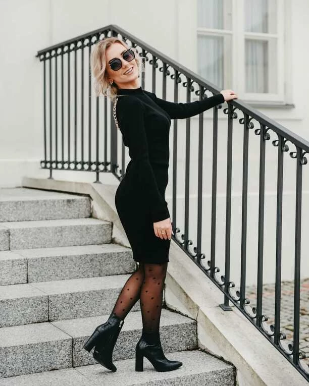 Znana wokalistka wygląda jak prawdziwa femme fatale?! Elwira Matysiak Casandra kusi w seksownych okularach! Fani w szoku!