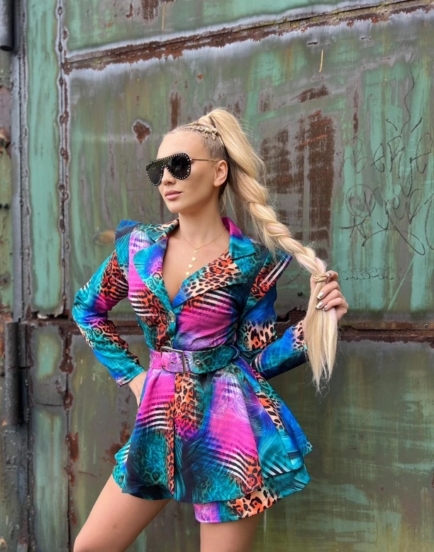 Wygląda jak milion dolarów?! Joanna Narożna zachwyca nowymi ciuszkami. Zdradziła, na jaką okazję! Internauci mogą trzymać kciuki! 