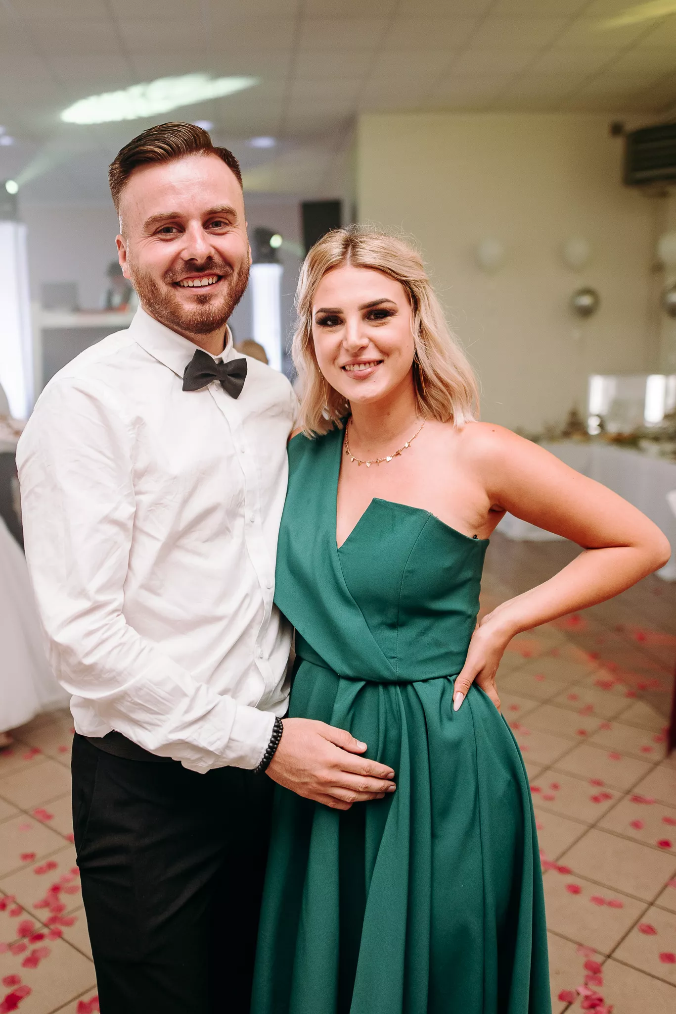 Przepiękna wokalistka disco polo zachwyca na weselu! Gwiazda pokazała się ze swoim ukochanym! ZDJĘCIA 