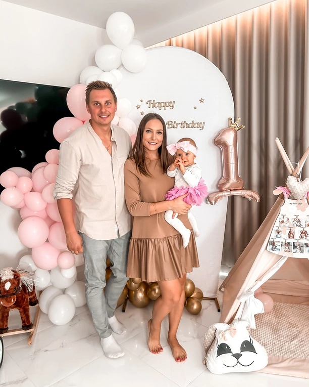 Gwiazdy disco polo Paula i Jarek Enjoy pokazali zdjęcie córki Laury - fani wzruszeni |ZDJĘCIA „staliśmy się najszczęśliwszymi osobami na świecie„ 